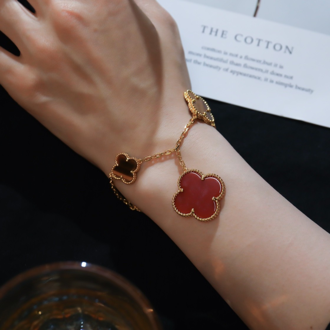 Van Cleef & Arpels Magic Alhambra bracelet, 5 motifs