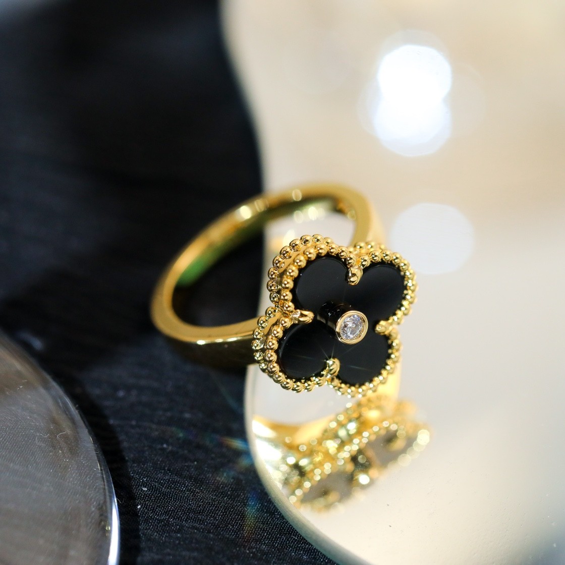 Van Cleef & Arpels Vintage Alhambra Ring Yellow Gold Black, Red,