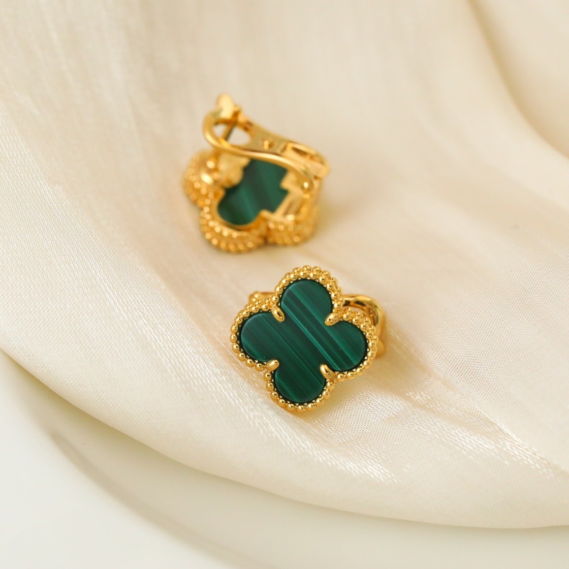 Van Cleef & Arpels Vintage Alhambra Earrings Yellow Gold, Malach