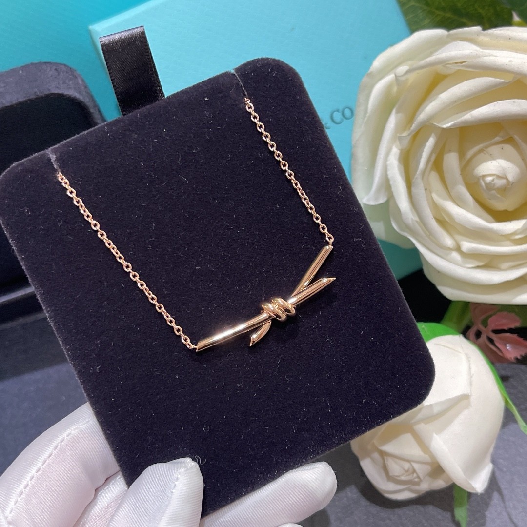 Tiffany Knot Pendant in 18k Gold