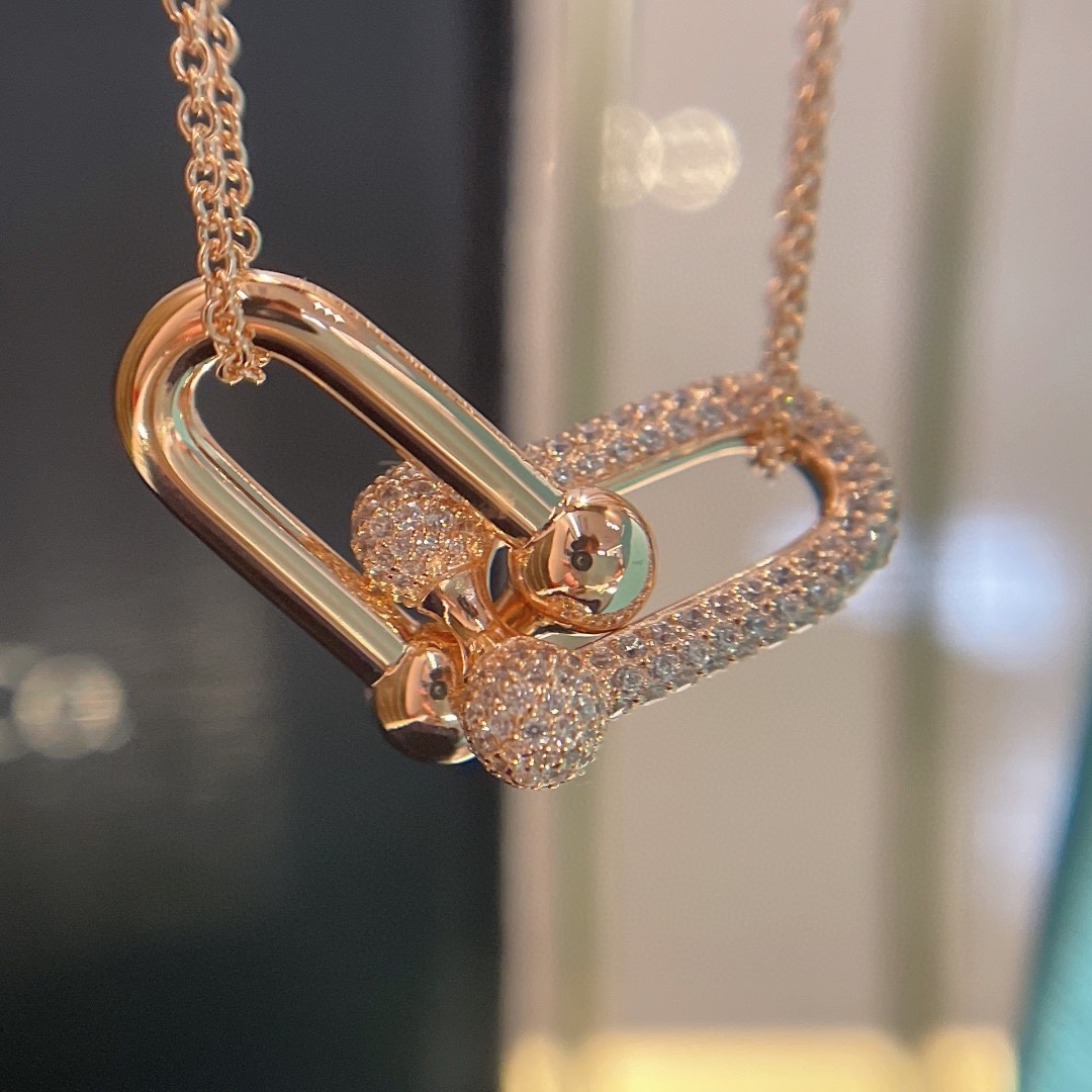 Tiffany HardWear Double Link Pendant in 18k Gold with Pavé Diamo