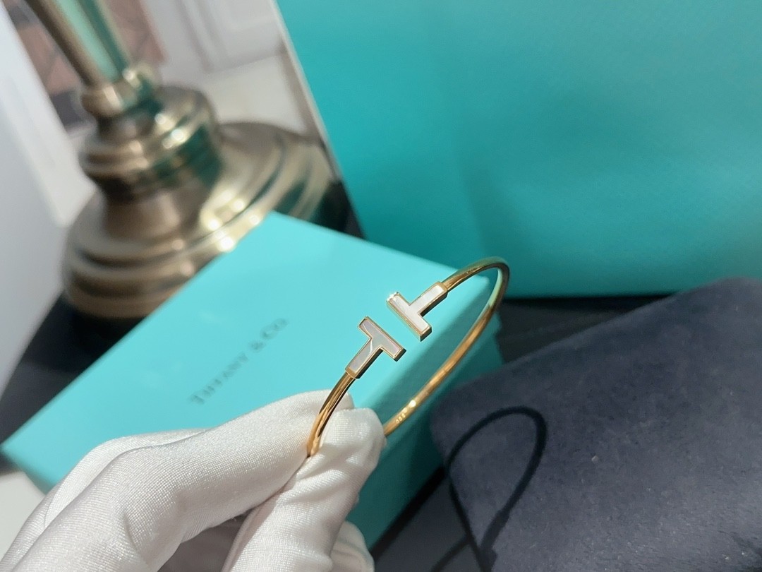 Tiffany T Wire Bracelet in Yellow Gold with Mother-of-pearl