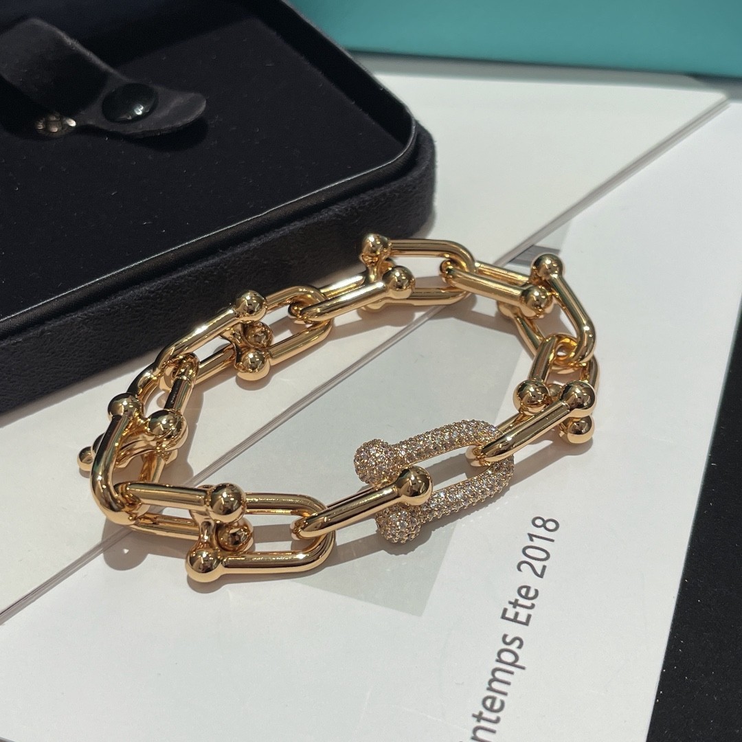 Tiffany HardWear Link Bracelet in 18k Gold with Diamonds, Medium