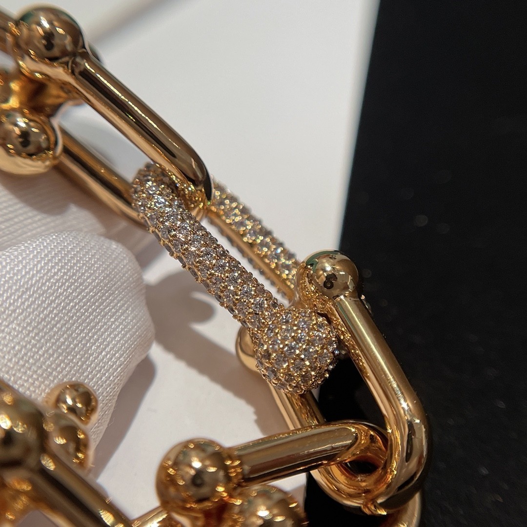 Tiffany HardWear Link Bracelet in 18k Gold with Diamonds, Medium